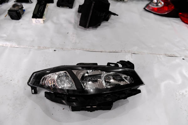 Megane çıkma yedek parça_MEGANE 2 SAĞ FAR (2)